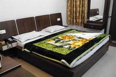 Hills & Backwaters With Abad