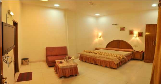 Hills & Backwaters With Abad