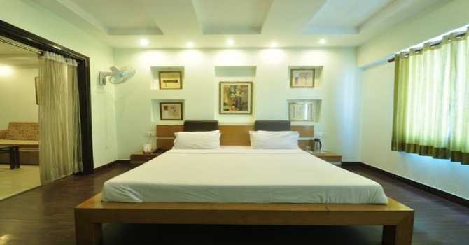 Hills & Backwaters With Abad